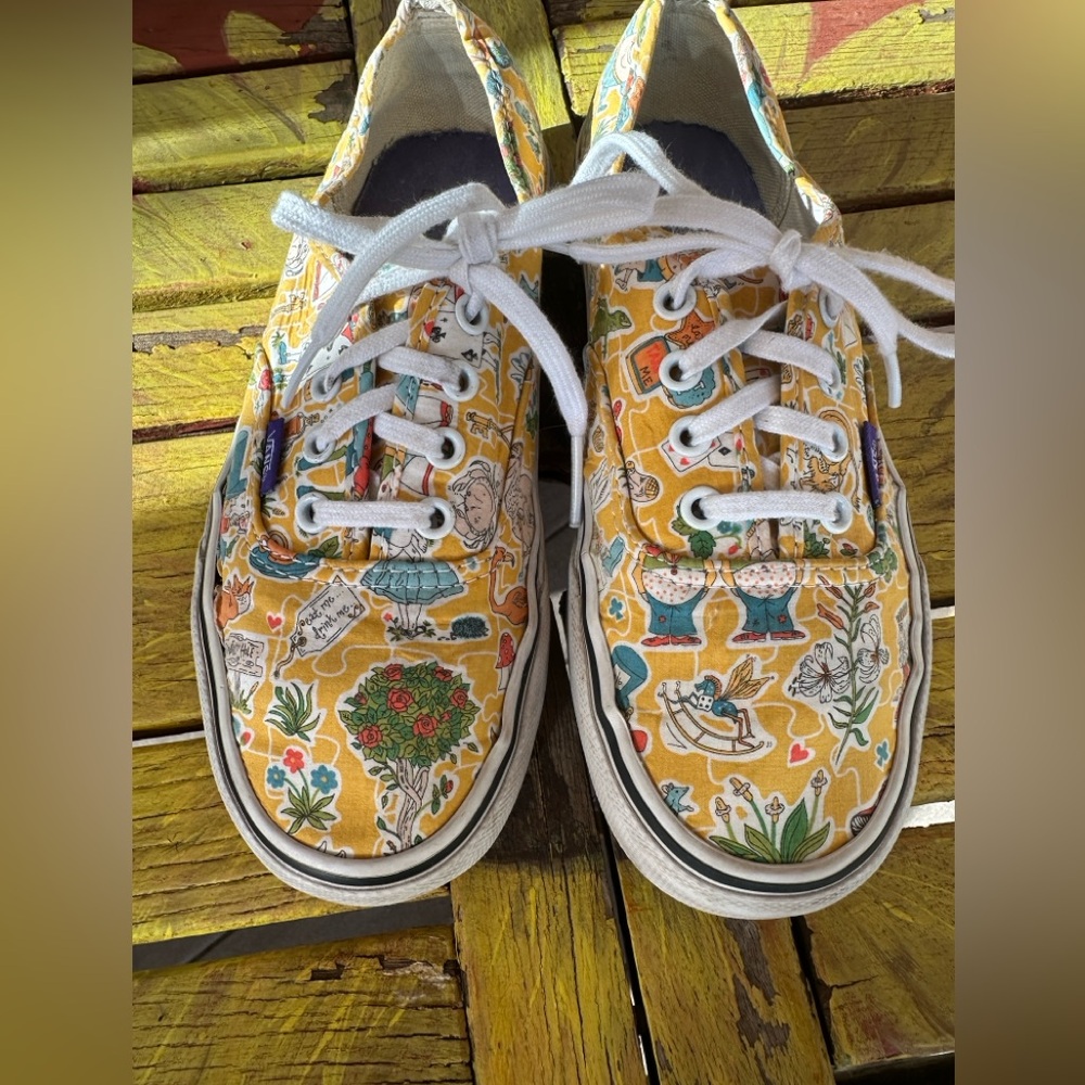 💛🌼Vans Alice in Wonderland Sneakers - Yellow - Picture 2 of 12